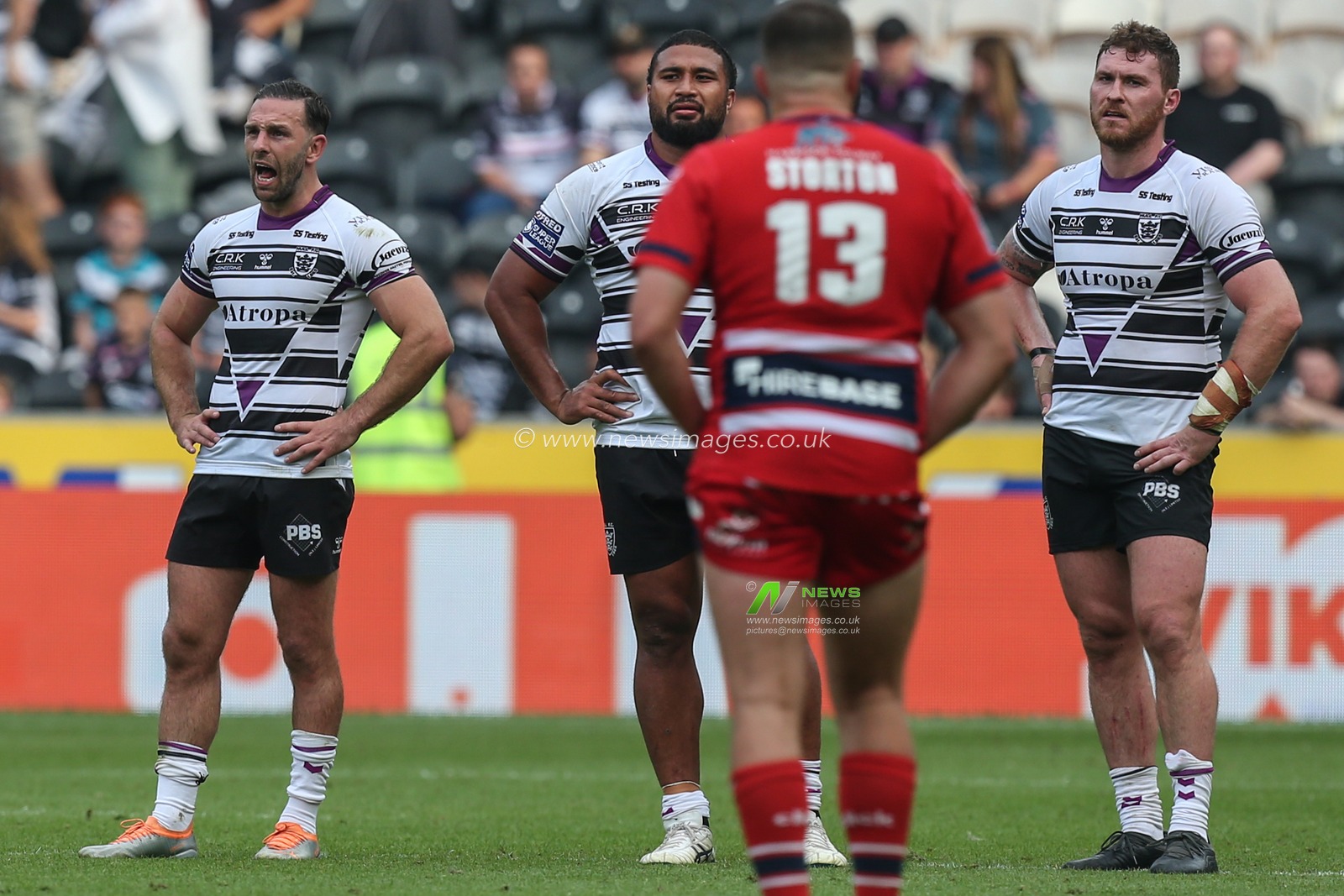 Dejected Hull FC players after the Betfred Super League match Hull FC vs Hull KR at MKM Stadium, Hull, United Kingdom, 3rd September 2022

(Photo by David Greaves Photos/ Via/News Images)