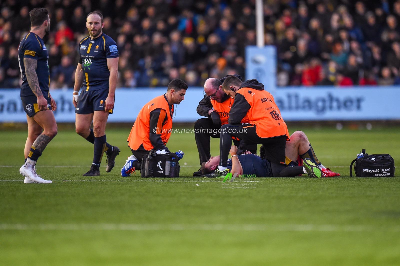 28th December 2019, Sixways Stadium, Worcester, England; Gallagher Premiership, Worcester Warriors v London Irish : Duncan Weir (10) of Worcester Warriors is down after a clash of heads. Receiving medical attention.

Credit: Gareth Dalley/News Images