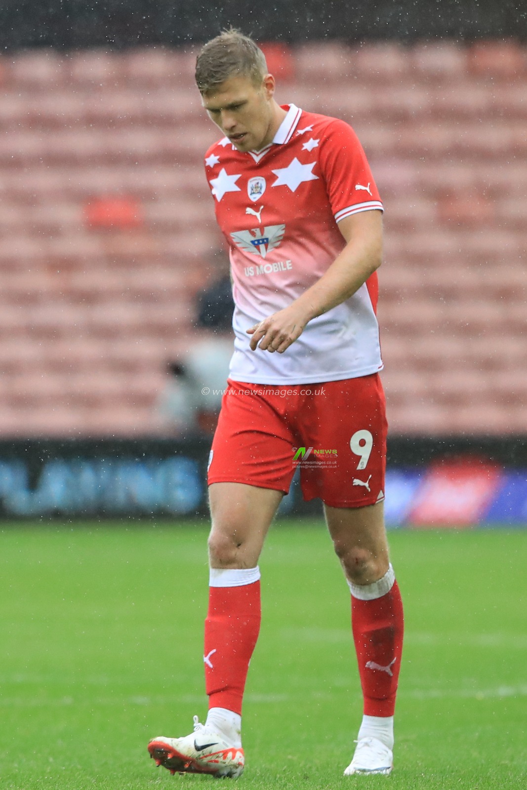 Sam Cosgrove #9 of Barnsley during the Sky Bet League 1 match Barnsley vs Blackpool at Oakwell, Barnsley, United Kingdom, 30th September 2023

(Photo by Alfie Cosgrove/News Images)