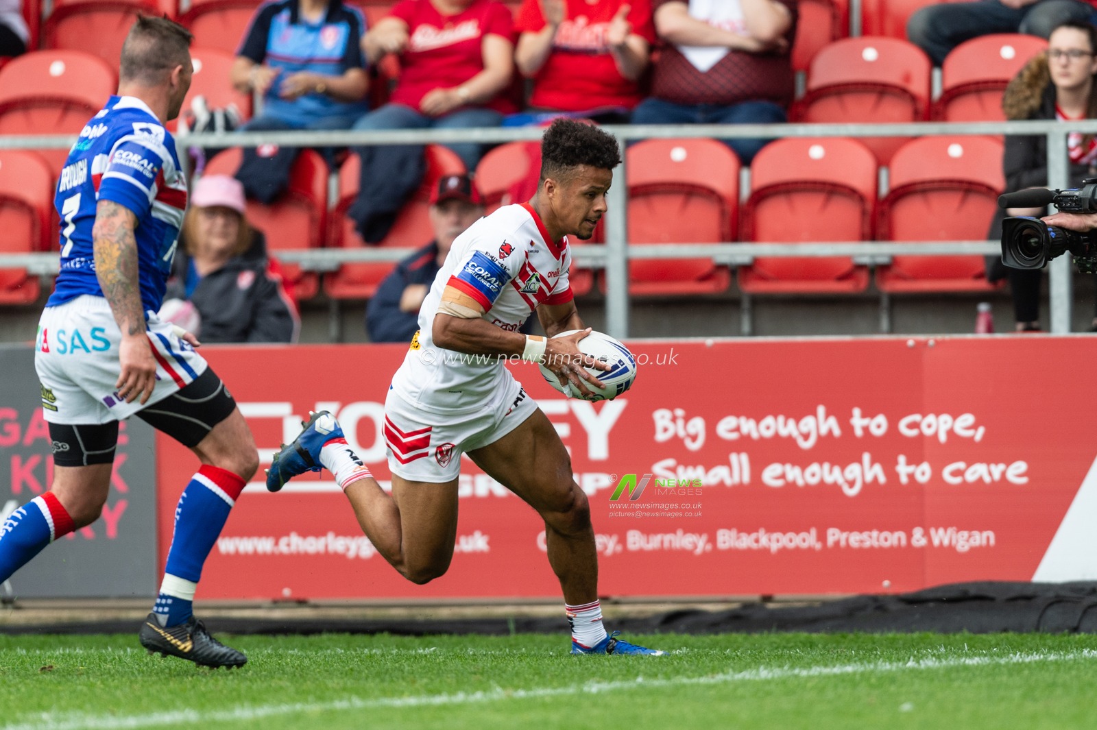 1st June 2019 , Totally Wicked Stadium, St Helens, England; Coral Challenge Cup 2019, Quarter Final , St Helens vs Wakefield Trinity ; Regan Grace of St Helens goes over for a try


Credit: Richard Long/News Images