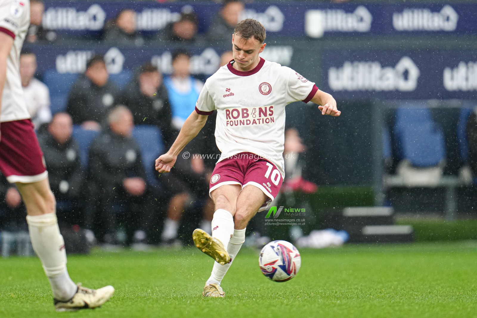 Scott Twine of Bristol City during the Sky Bet Championship match Luton Town vs Bristol City at Kenilworth Road, Luton, United Kingdom, 21st April 2025

(Photo by Harvey Murphy/News Images)