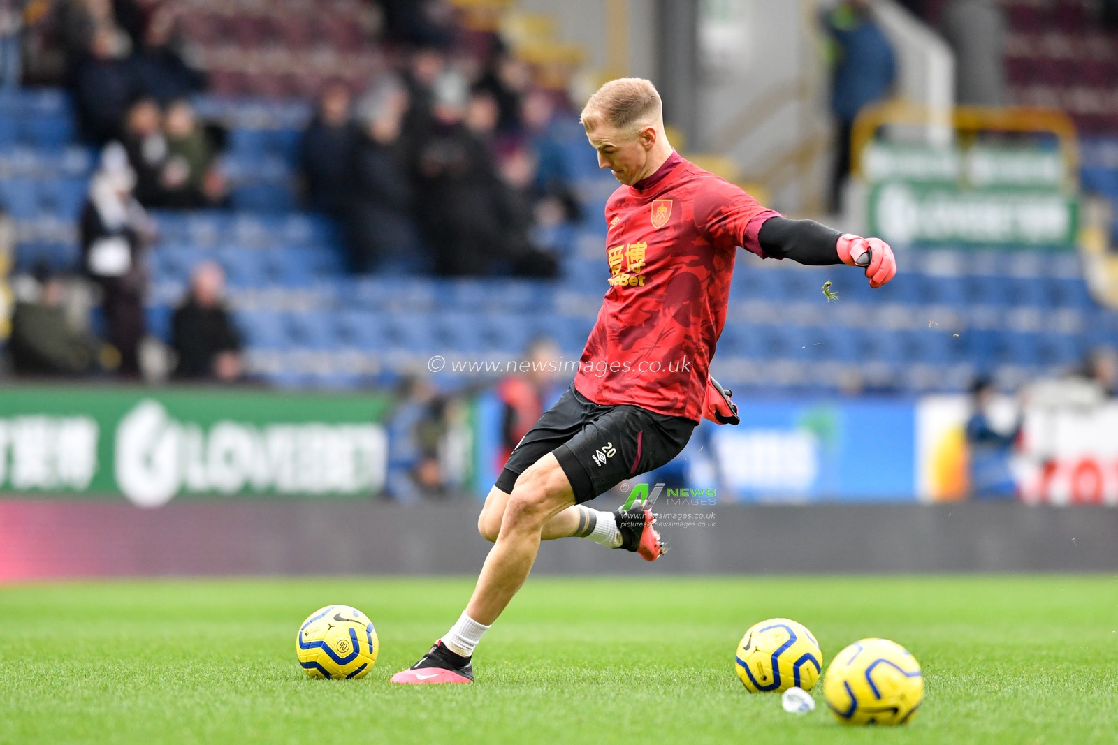 2nd February 2020, Turf Moor, Burnley, England; Premier League, Burnley v Arsenal : Joe Hart (20) of Burnley warming up