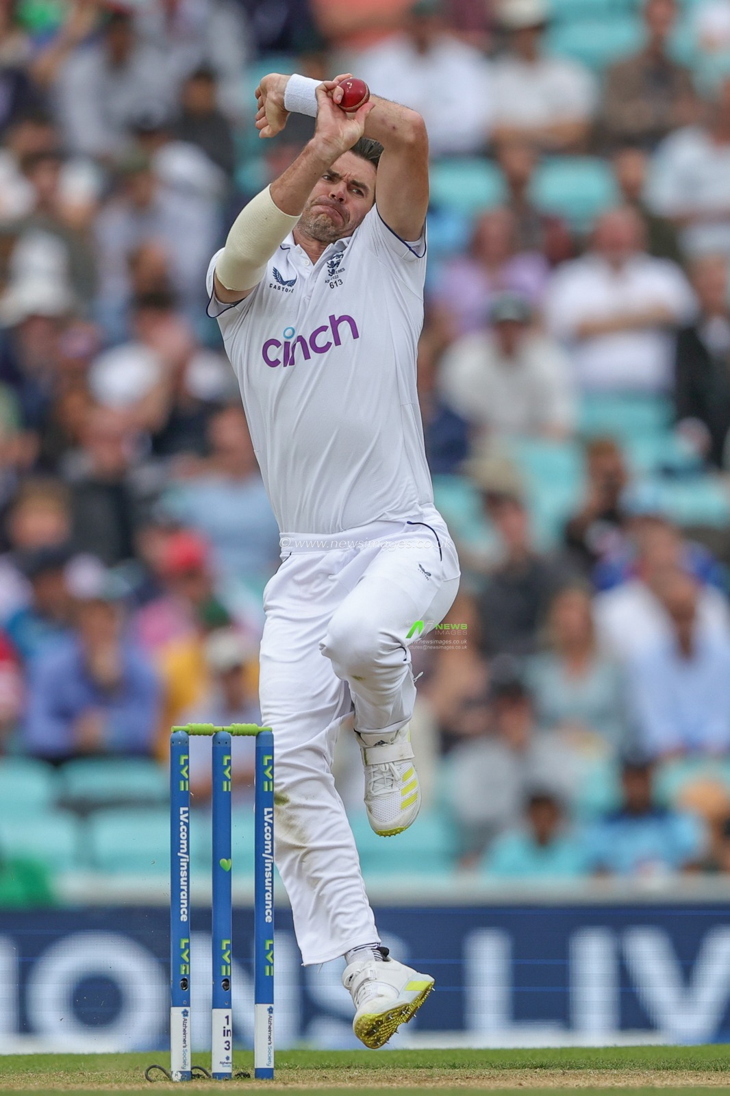 James Anderson of England delivers the ball during the LV= Insurance Ashes Fifth Test Series Day Five England v Australia at The Kia Oval, London, United Kingdom, 31st July 2023

(Photo by Mark Cosgrove/News Images)
