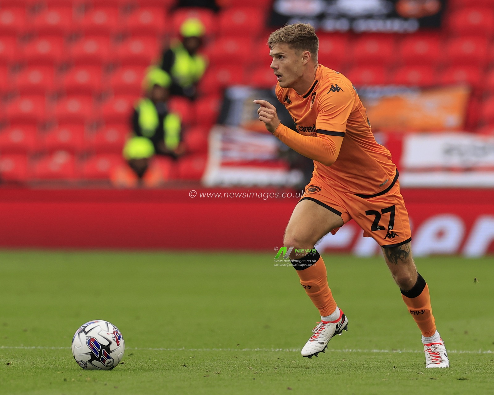 Regan Slater #27 of Hull City runs with the ball during the Sky Bet Championship match Stoke City vs Hull City at Bet365 Stadium, Stoke-on-Trent, United Kingdom, 24th September 2023

(Photo by Conor Molloy/News Images)