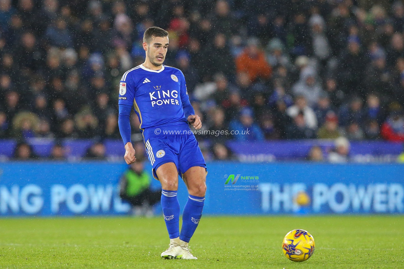 Harry Winks of Leicester City passes the ball during the Sky Bet Championship match Leicester City vs Huddersfield Town at King Power Stadium, Leicester, United Kingdom, 1st January 2024

(Photo by Gareth Evans/News Images)