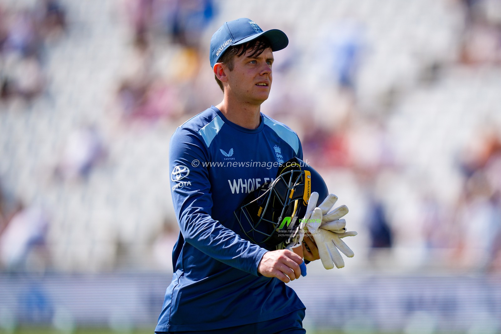 Jamie Smith of England in the pre-game warm up session during the 3rd Rothesay Test Match Day 1 match England vs New Zealand at Trent Bridge, Nottingham, United Kingdom on 25 June 2026

(Photo by Maynard Manyowa/News Images)