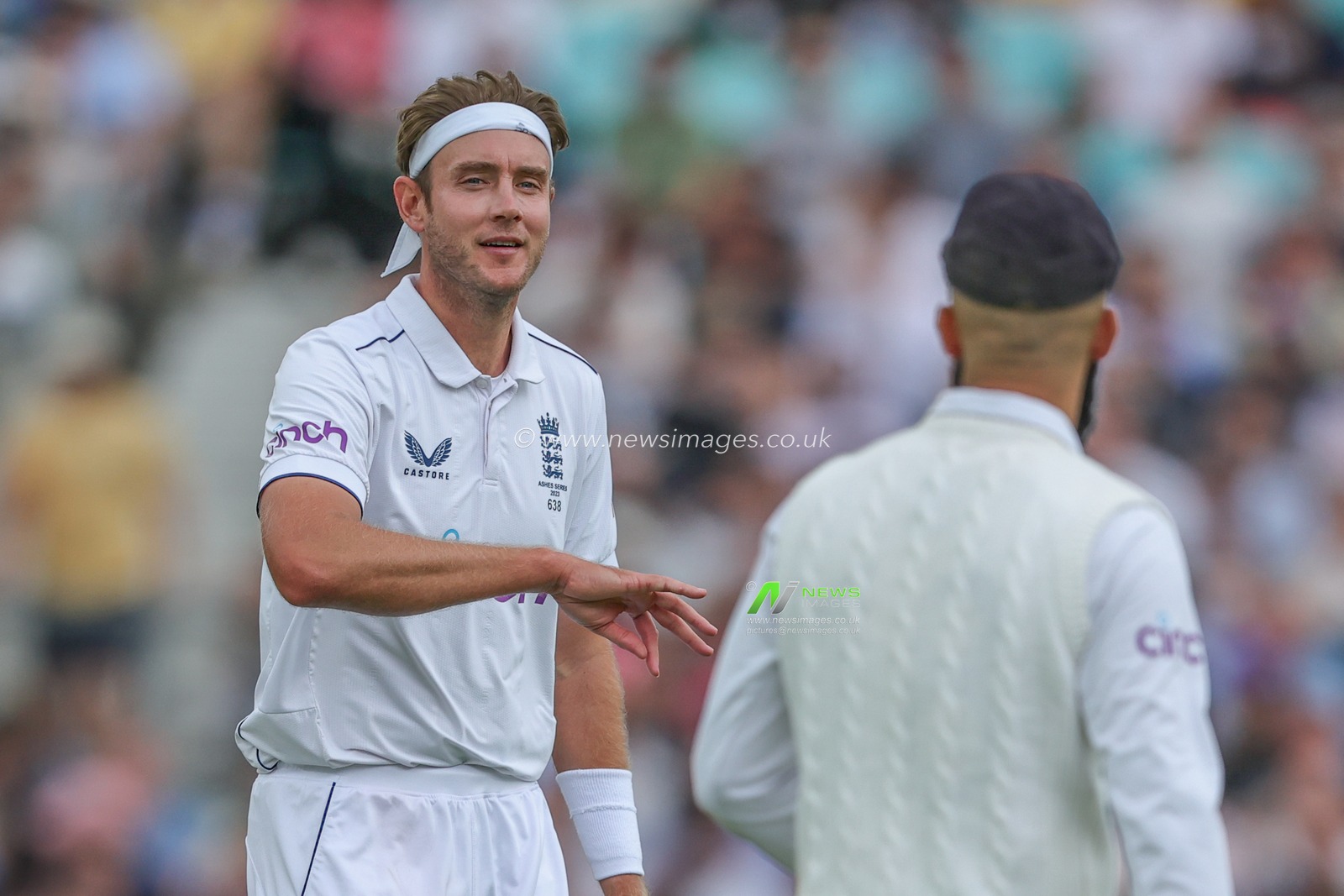 Stuart Broad of England speaks to Moeen Ali of England during the LV= Insurance Ashes Fifth Test Series Day Four match England vs Australia at The Kia Oval, London, United Kingdom, 30th July 2023

(Photo by Mark Cosgrove/News Images)