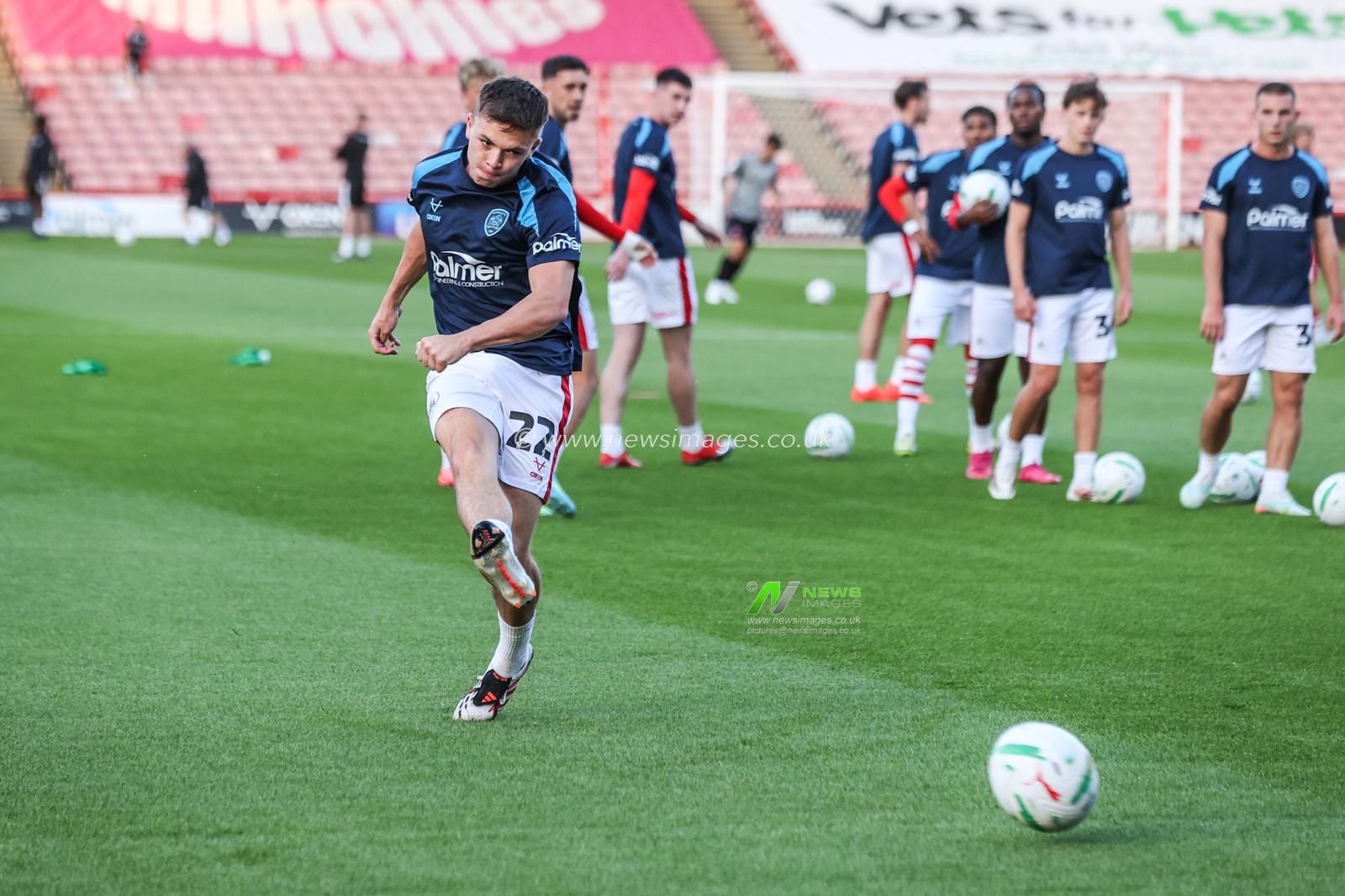 Patrick Kelly of Barnsley in the pregame warmup session during the Carabao Cup round 2 match Barnsley vs Crewe Alexandra at Oakwell, Barnsley, United Kingdom on 25 August 2026

(Photo by Alfie Cosgrove/News Images)