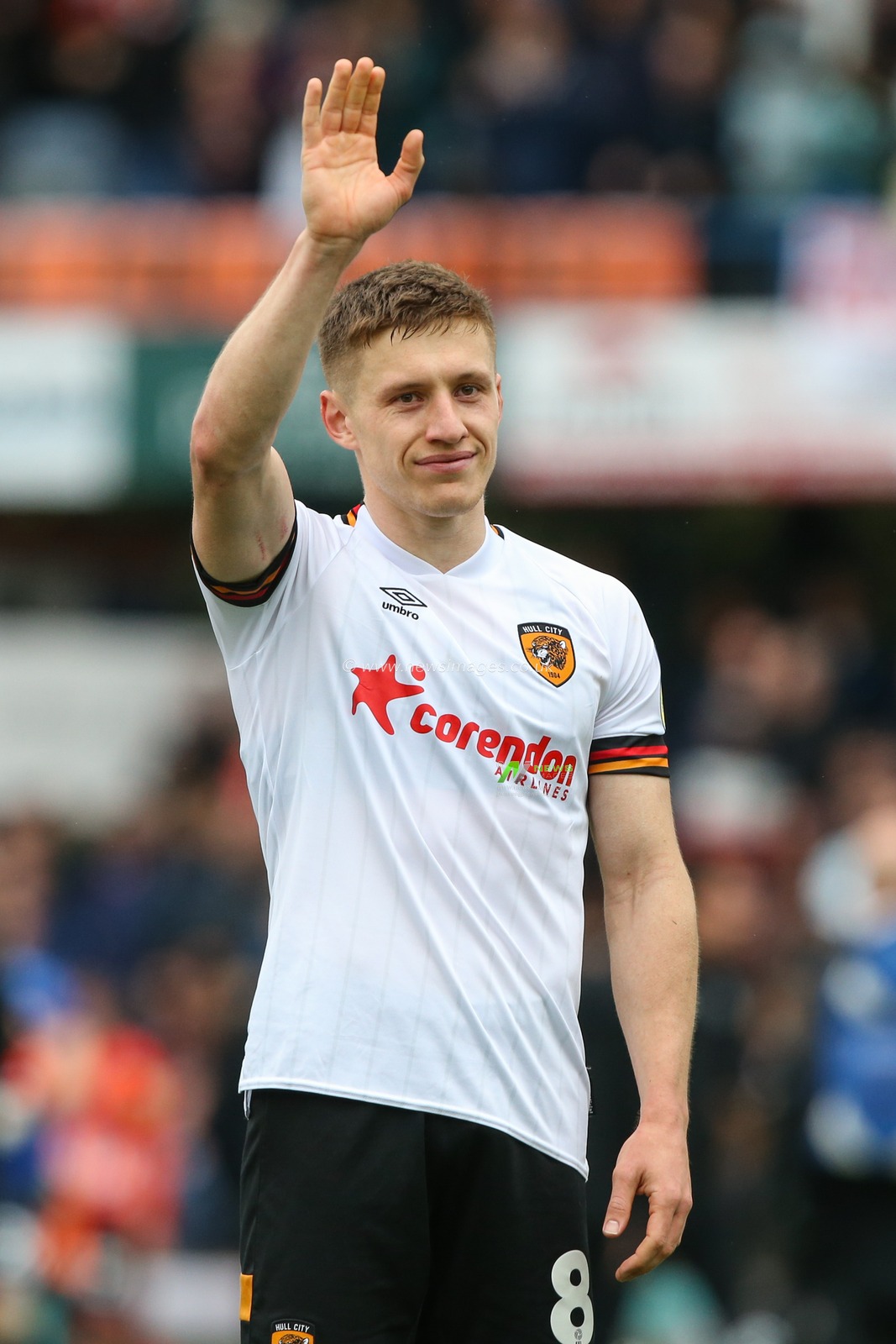 Greg Docherty #8 of Hull City waves to the fans at the final whistle during the Sky Bet Championship match Luton Town vs Hull City at Kenilworth Road, Luton, United Kingdom, 8th May 2023

(Photo by Arron Gent/News Images)