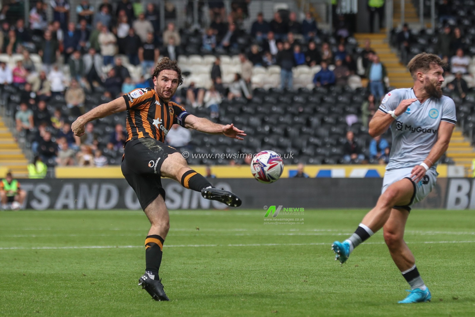 AbdÃ¼lkadir Ã–mÃ¼r of Hull City takes a shot on goal during the Sky Bet Championship match Hull City vs Millwall at MKM Stadium, Hull, United Kingdom, 24th August 2024

(Photo by Alfie Cosgrove/News Images)