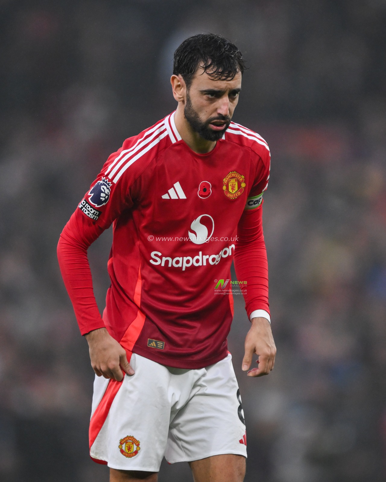 Bruno Fernandes of Manchester United during the Premier League match Manchester United vs Leicester City at Old Trafford, Manchester, United Kingdom, 10th November 2024

(Photo by Craig Thomas/News Images)