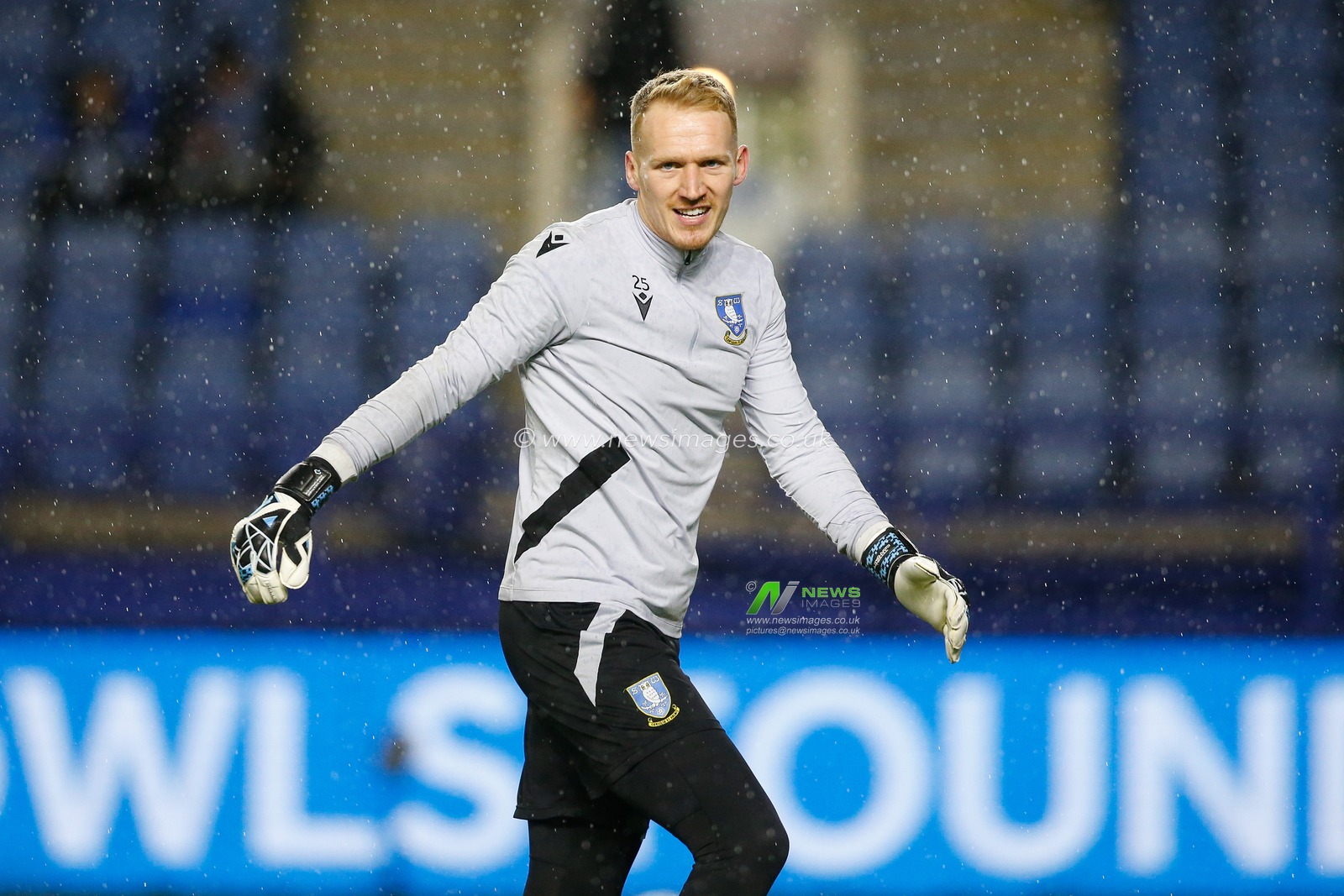 Cameron Dawson #25 of Sheffield Wednesday warms up before the Emirates FA Cup Third Round match Sheffield Wednesday vs Newcastle United at Hillsborough, Sheffield, United Kingdom, 7th January 2023

(Photo by Ben Early/News Images)