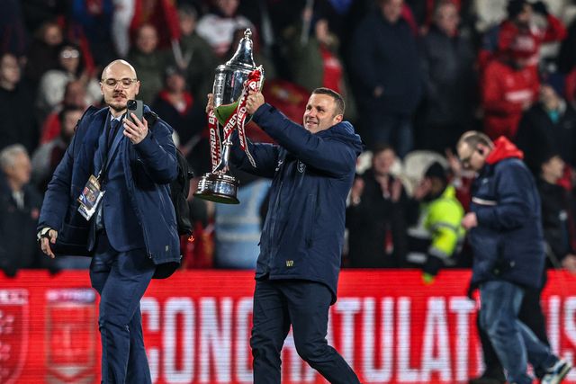 Willie Peters head coach of Hull KR parades the field with the World Club Challenge trophy during the World Club Challenge 2026 match Hull KR vs Brisbane Broncos at MKM Stadium, Hull, United Kingdom on 19 February 2026

(Photo by Alfie Cosgrove/News Images)