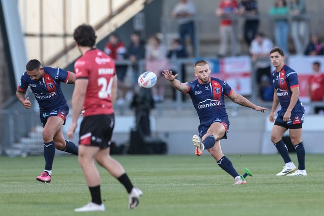 Mikey Lewis of Hull KR gets the game underway during the Betfred Super League Round 20 Salford Red Devils vs Hull KR at Salford Community Stadium, Eccles, United Kingdom, 31st July 2025

(Photo by Mark Cosgrove/News Images)