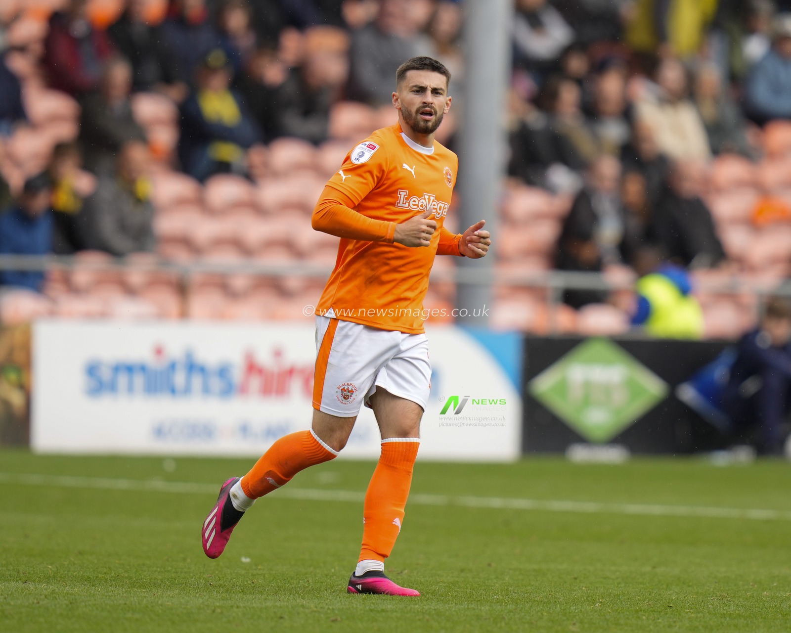 Owen Dale #7 of Blackpool during the Sky Bet League 1 match Blackpool vs Burton Albion at Bloomfield Road, Blackpool, United Kingdom, 5th August 2023

(Photo by Steve Flynn/News Images)
