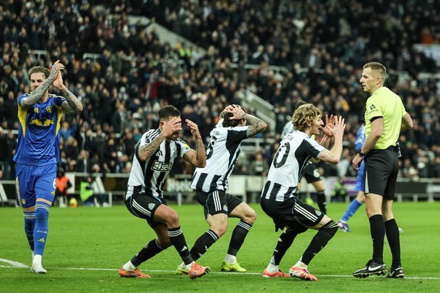 Joe Rodon of Leeds United applauds Referee Michael Salisbury for giving a foul to Leeds after a dive from Joelinton of Newcastle Untied. Bruno Guimaraes, ,Sandro Tonali and Anthony Gordon of Newcastle Untied appeal for a penalty during the Premier League match Newcastle United vs Leeds United at St. James's Park, Newcastle, United Kingdom, 7th January 2026

(Photo by Mark Cosgrove/News Images)

*** GER AUT SUI OUT ***