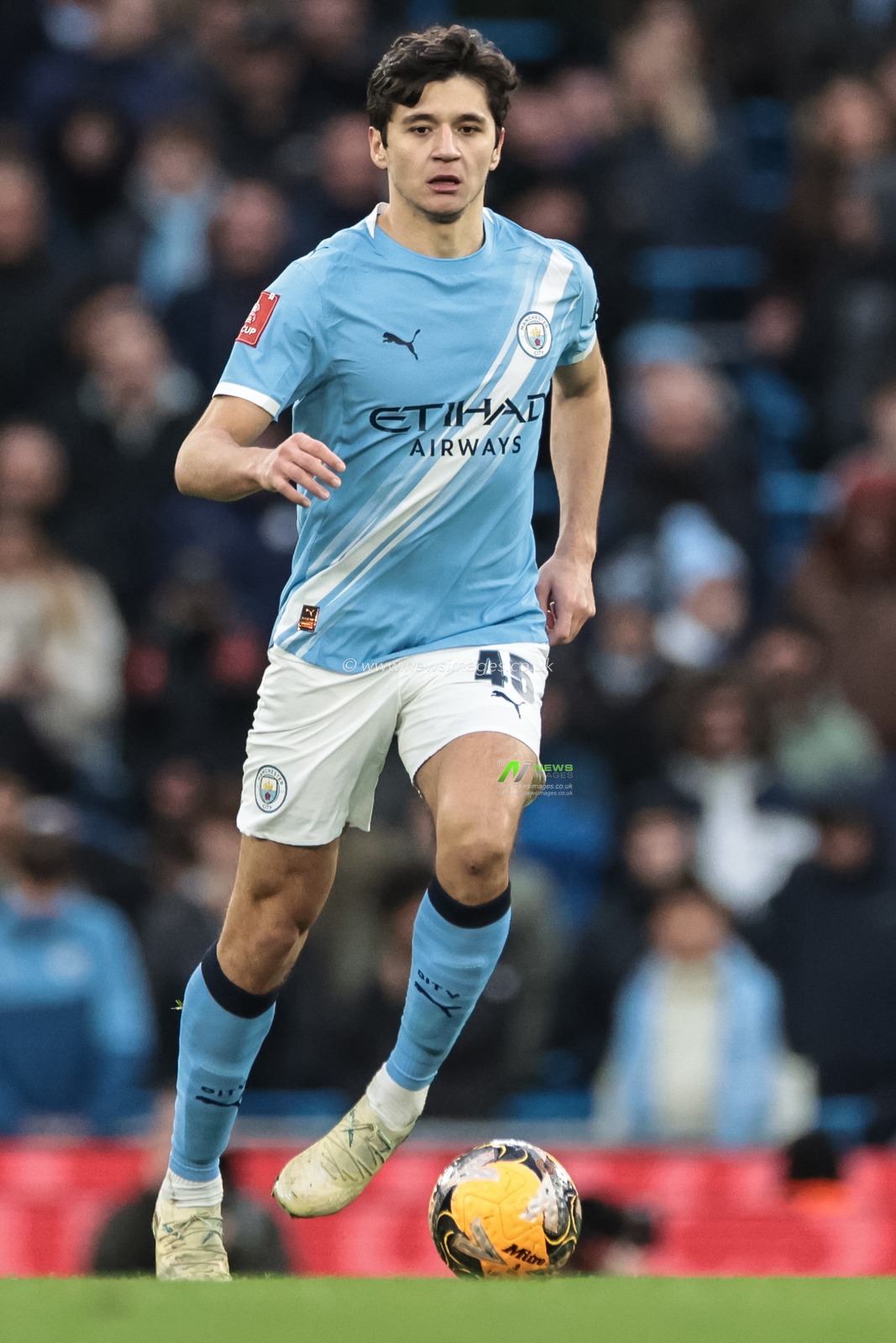 Abdukodir Khusanov of Manchester City with the ball during the Emirates FA Cup 4th Round match Manchester City vs Salford City at Etihad Stadium, Manchester, United Kingdom on 14 February 2026

(Photo by Mark Cosgrove/News Images)