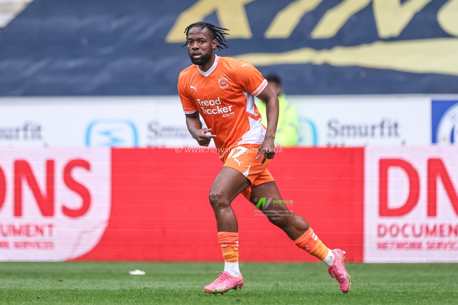 Joshua Onomah of Blackpool during the Sky Bet League 1 match Wigan Athletic vs Blackpool at The Brick Community Stadium, Wigan, United Kingdom, 26th April 2025

(Photo by Mark Cosgrove/News Images)