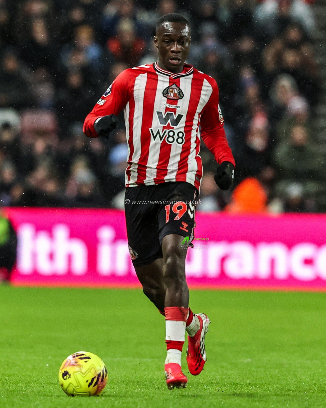 Habib Diarra of Sunderland breaks with the ball during the Premier League match Sunderland vs Liverpool at Stadium Of Light, Sunderland, United Kingdom on 11 February 2026

(Photo by Alfie Cosgrove/News Images)