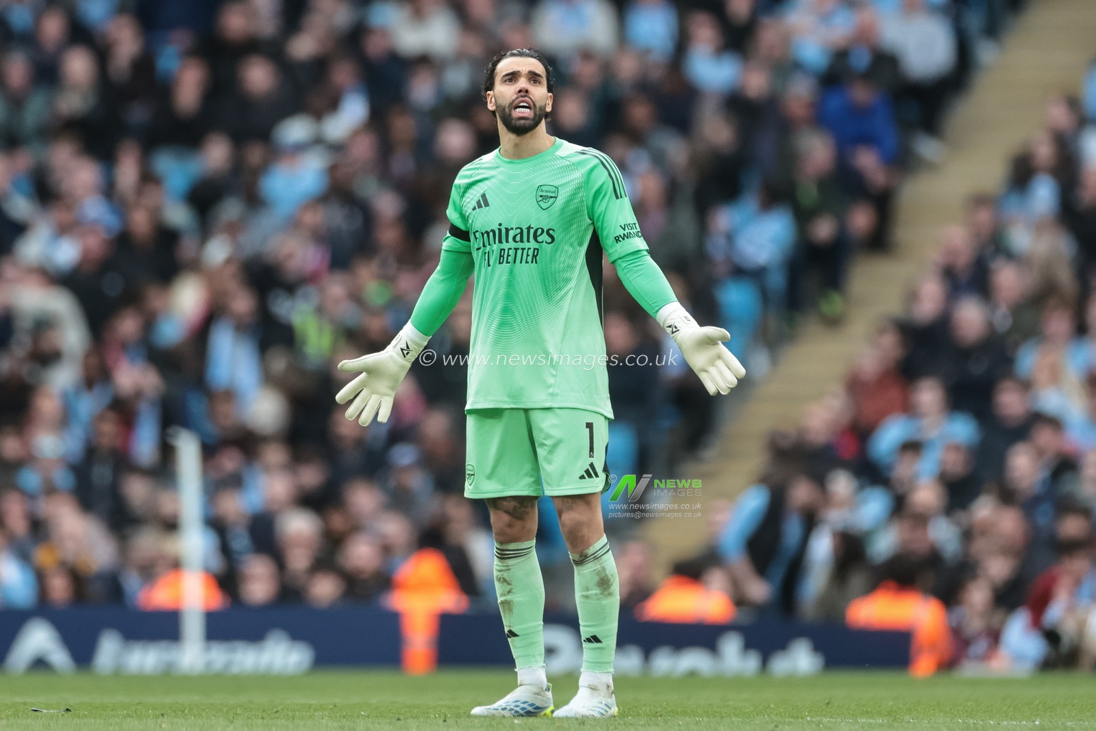 A dejected Arsenal goalkeeper David Raya during the Premier League match Manchester City vs Arsenal at Etihad Stadium, Manchester, United Kingdom on 19 April 2026

(Photo by Mark Cosgrove/News Images)
