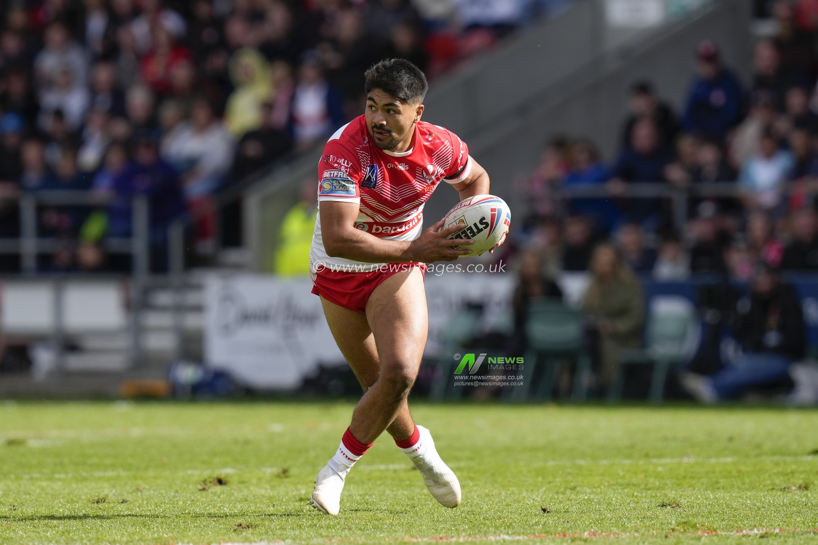 James Bell #20 of St Helens during the Betfred Super League match St Helens vs Salford Red Devils at Totally Wicked Stadium, St Helens, United Kingdom, 17th September 2022

(Photo by Steve Flynn/News Images)