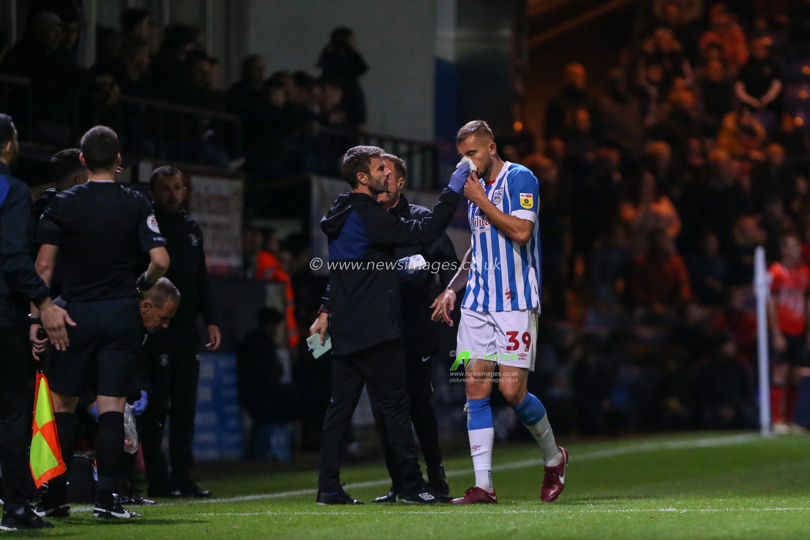 MichaÅ‚ Helik #39 of Huddersfield Town receives treatment for a bloody nose during the Sky Bet Championship match Luton Town vs Huddersfield Town at Kenilworth Road, Luton, United Kingdom, 4th October 2022

(Photo by Arron Gent/News Images)