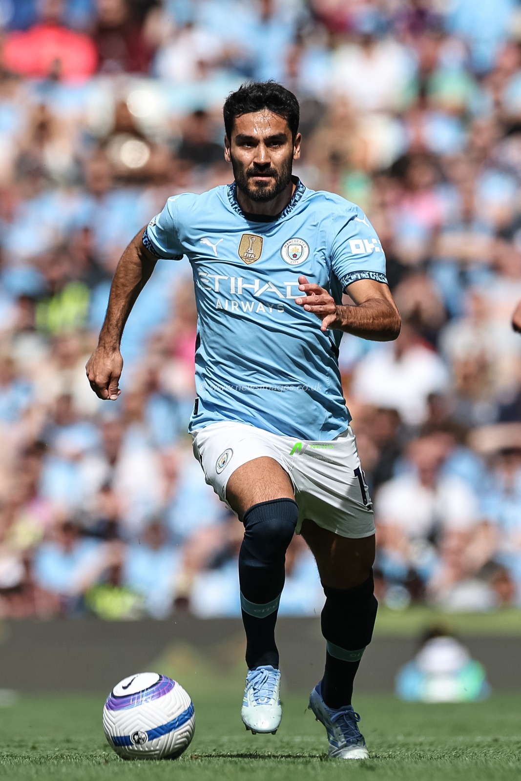 Ä°lkay GÃ¼ndoÄŸan of Manchester City with the ball during the Premier League match Manchester City vs Crystal Palace at Etihad Stadium, Manchester, United Kingdom, 12th April 2025

(Photo by Mark Cosgrove/News Images)