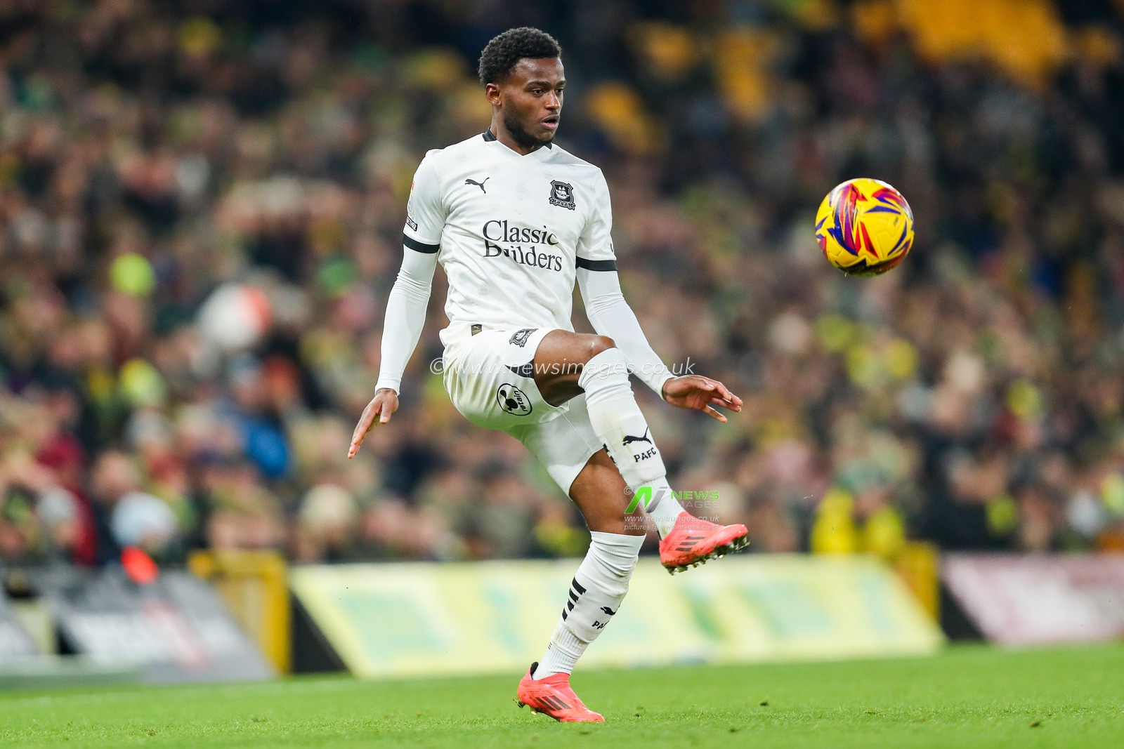 Ibrahim Cissoko of Plymouth Argyle controls the ball during the Sky Bet Championship match Norwich City vs Plymouth Argyle at Carrow Road, Norwich, United Kingdom, 26th November 2024

(Photo by Izzy Poles/News Images)