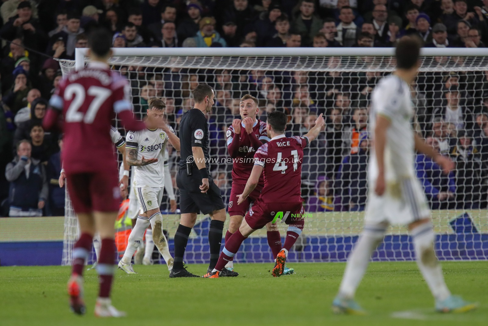 Jarrod Bowen #20 of West Ham United appeals to Referee David Coote that a penalty should be awarded during the Premier League match Leeds United vs West Ham United at Elland Road, Leeds, United Kingdom, 4th January 2023

(Photo by James Heaton/News Images)