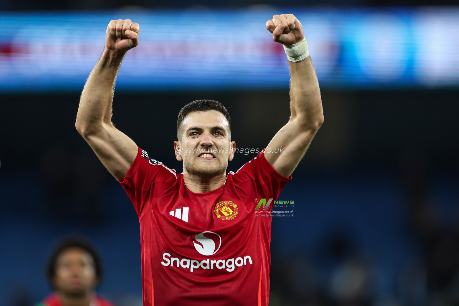 Diogo Dalot of Manchester United celebrates his sides victory in Premier League match Manchester City vs Manchester United at Etihad Stadium, Manchester, United Kingdom, 15th December 2024

(Photo by Mark Cosgrove/News Images)