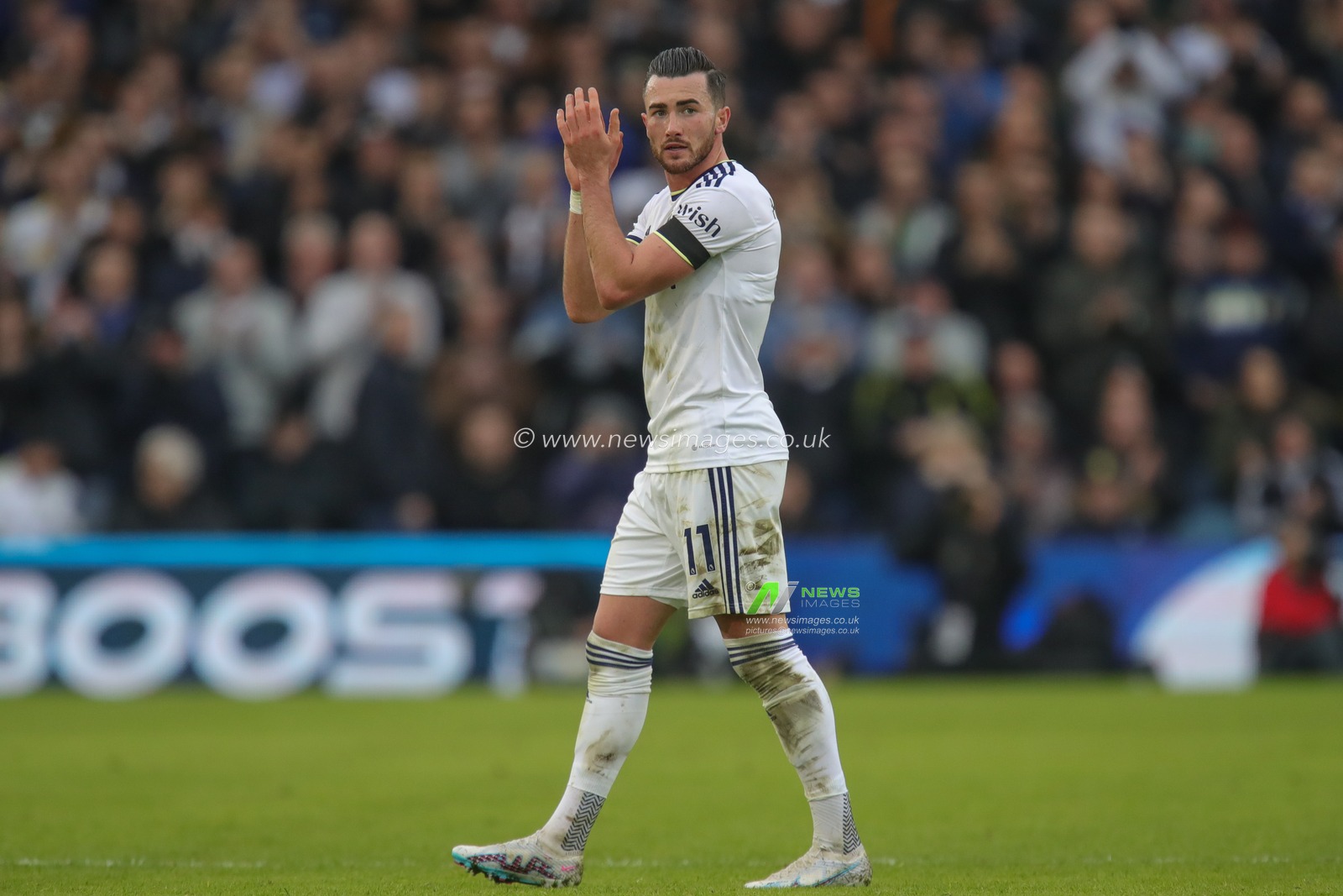 Jack Harrison #11 of Leeds United applauds the fans as he is substituted off during the Premier League match Leeds United vs Manchester United at Elland Road, Leeds, United Kingdom, 12th February 2023

(Photo by James Heaton/News Images)