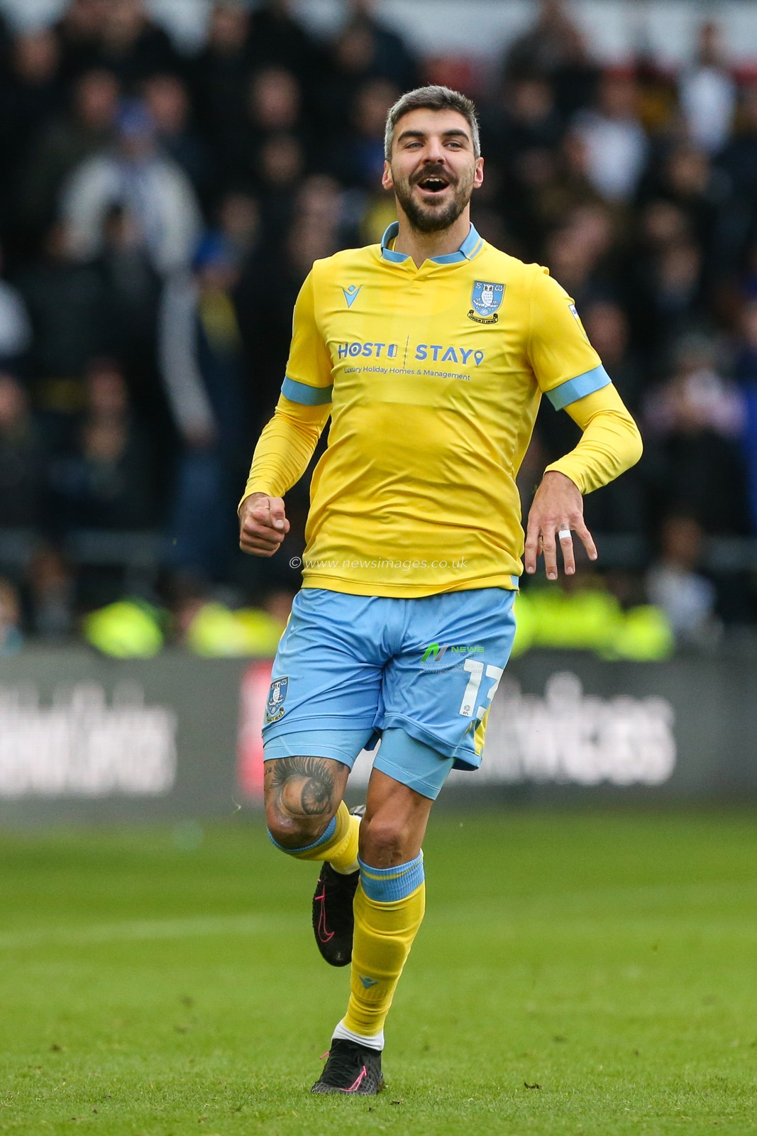 Callum Paterson #13 of Sheffield Wednesday during the Sky Bet League 1 match Derby County vs Sheffield Wednesday at Pride Park Stadium, Derby, United Kingdom, 3rd December 2022

(Photo by Arron Gent/News Images)