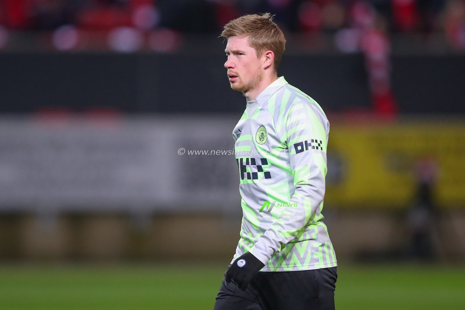 Kevin De Bruyne #17 of Manchester City during the pre-game warm up ahead of the Emirates FA Cup Fifth Round match Bristol City vs Manchester City at Ashton Gate, Bristol, United Kingdom, 28th February 2023

(Photo by Gareth Evans/News Images)