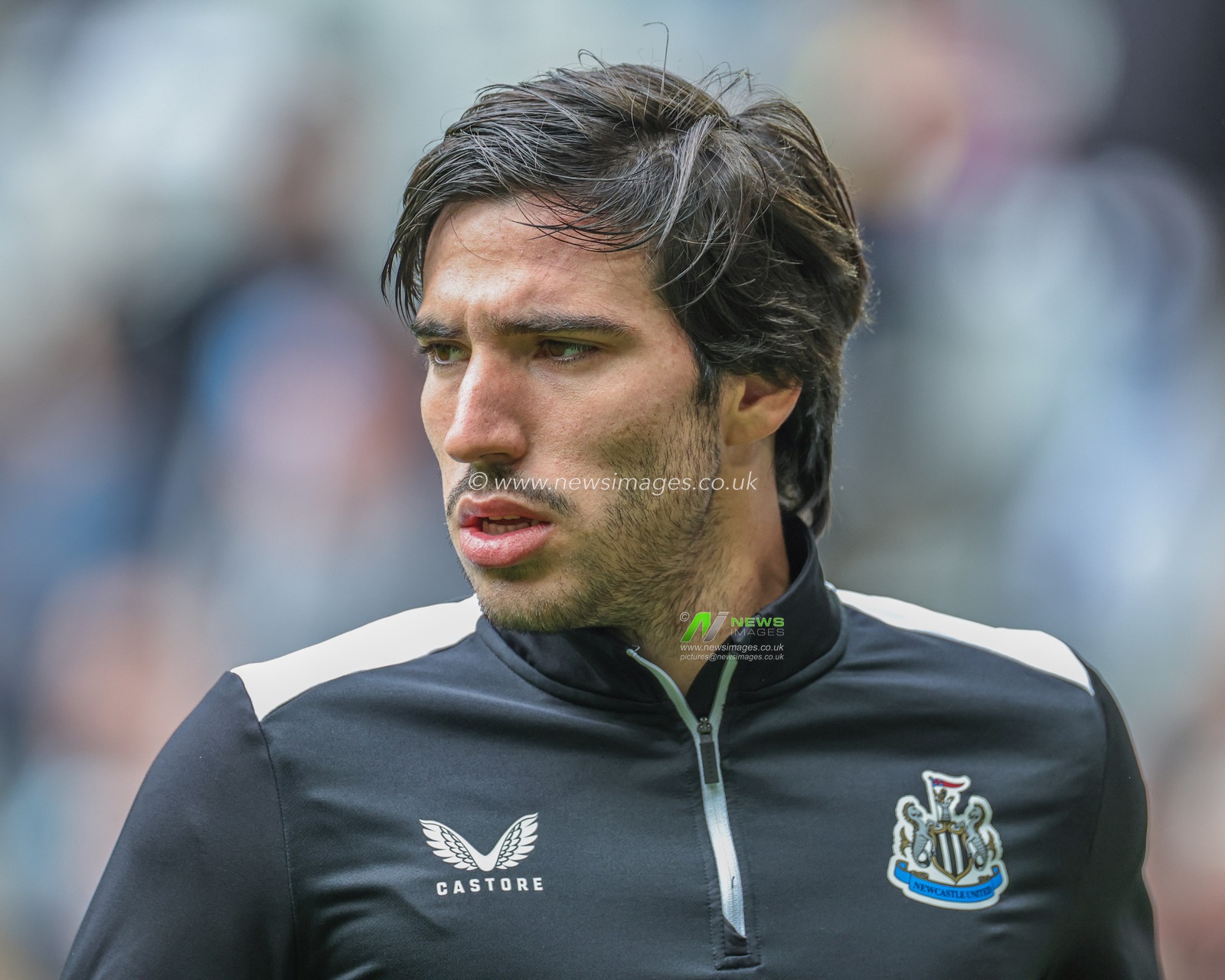 Sandro Tonali #8 of Newcastle United in the pregame warmup session during the Premier League match Newcastle United vs Liverpool at St. James's Park, Newcastle, United Kingdom, 27th August 2023

(Photo by Mark Cosgrove/News Images)