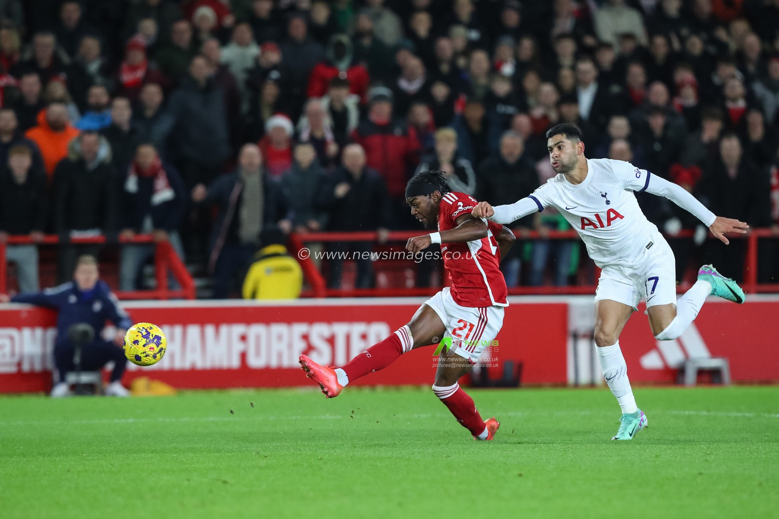 Anthony Elanga #21 of Nottingham Forest shoots on goal during the Premier League match Nottingham Forest vs Tottenham Hotspur at City Ground, Nottingham, United Kingdom, 15th December 2023

(Photo by Gareth Evans/News Images)