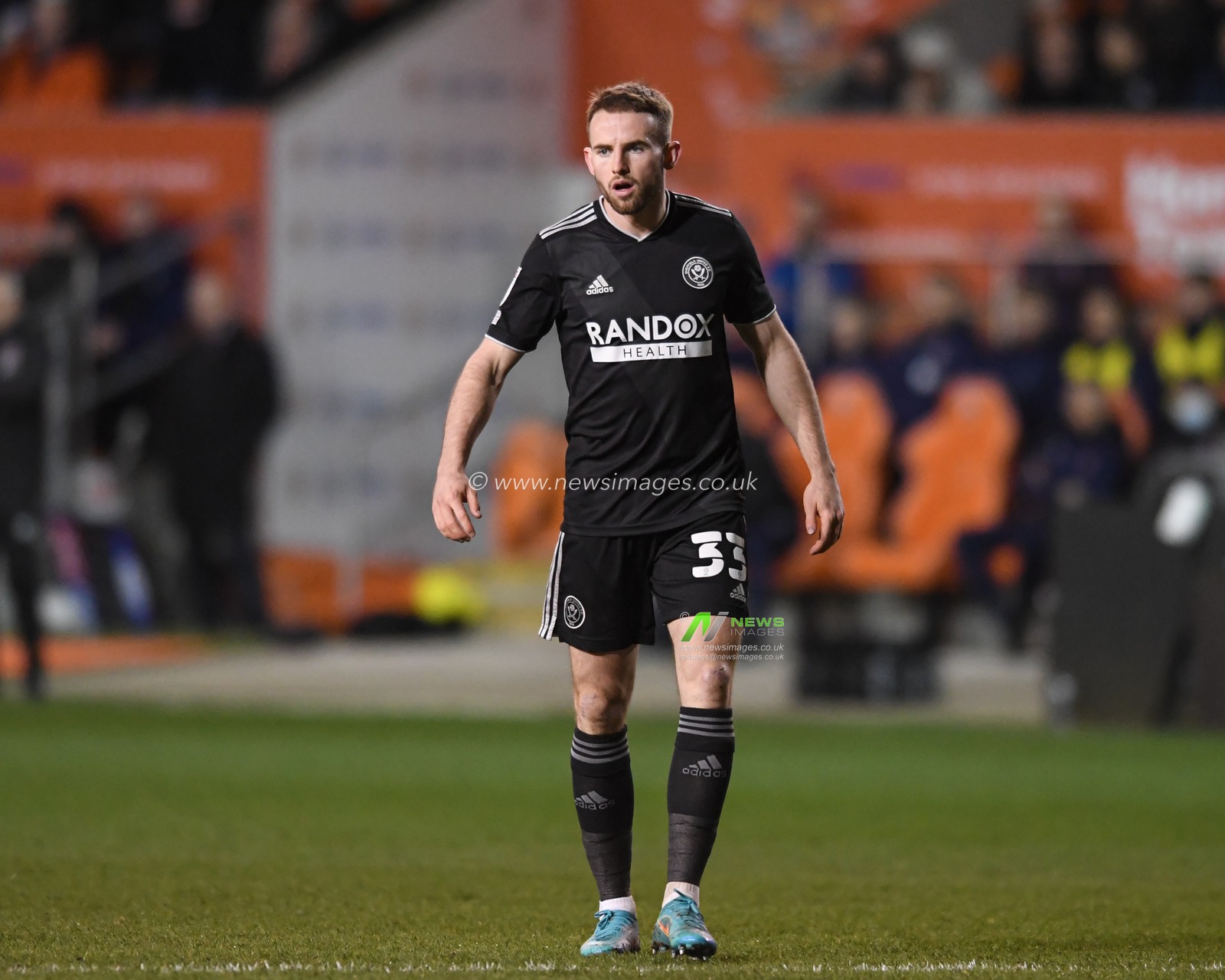 Rhys Norrington-Davies #33 of Sheffield United in action during the game