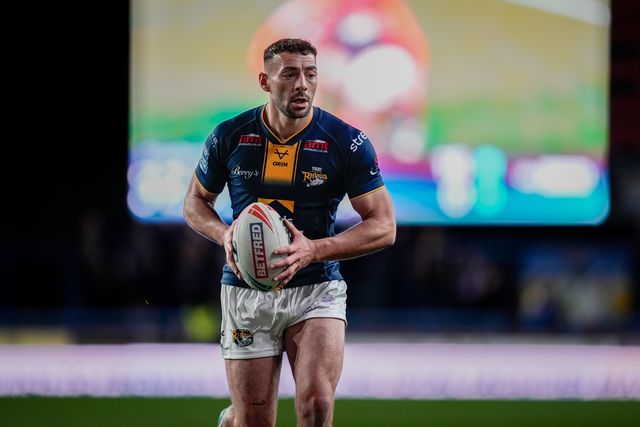 Jake Connor of Leeds Rhinos passes the ball during the Betfred Super League round 9 match Leeds Rhinos vs Catalans Dragons at AMT Headingley Stadium, Leeds, United Kingdom on 24 April 2026

(Photo by Maynard Manyowa/News Images)