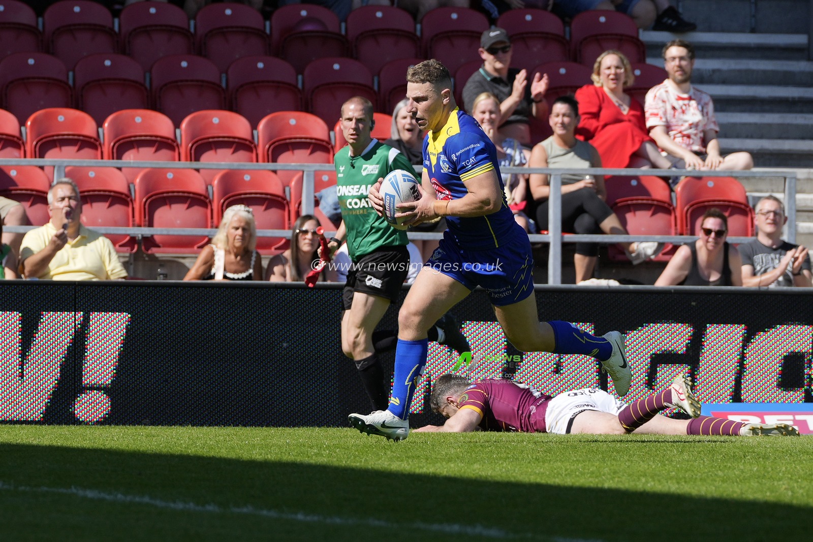 George Williams of Warrington Wolves runs in a try during the Betfred Challenge Cup Semi-Final match Huddersfield Giants vs Warrington Wolves at Totally Wicked Stadium, St Helens, United Kingdom, 19th May 2024

(Photo by Steve Flynn/News Images)