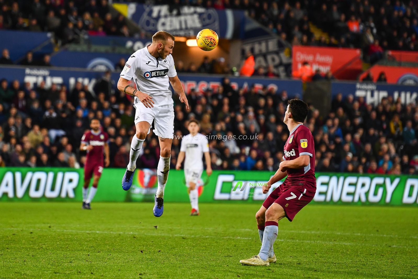 26th December 2018, Liberty Stadium, Swansea, Wales; Sky Bet Championship, Swansea vs  Aston Villa ; Mike van der Hoorn of Swansea City wins the header 

Credit: Craig Thomas/News Images

English Football League images are subject to DataCo Licence