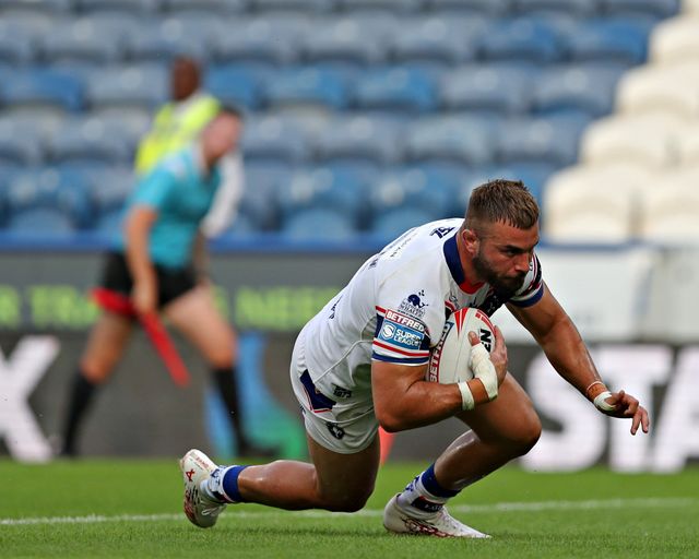 Mike McMeeken of Wakefield Trinity dives in to score a try during the Betfred Super League round 19 match Huddersfield Giants vs Wakefield Trinity at the Accu Stadium, Huddersfield, United Kingdom, 18th July 2025

(Photo by Sam Eaden/News Images)