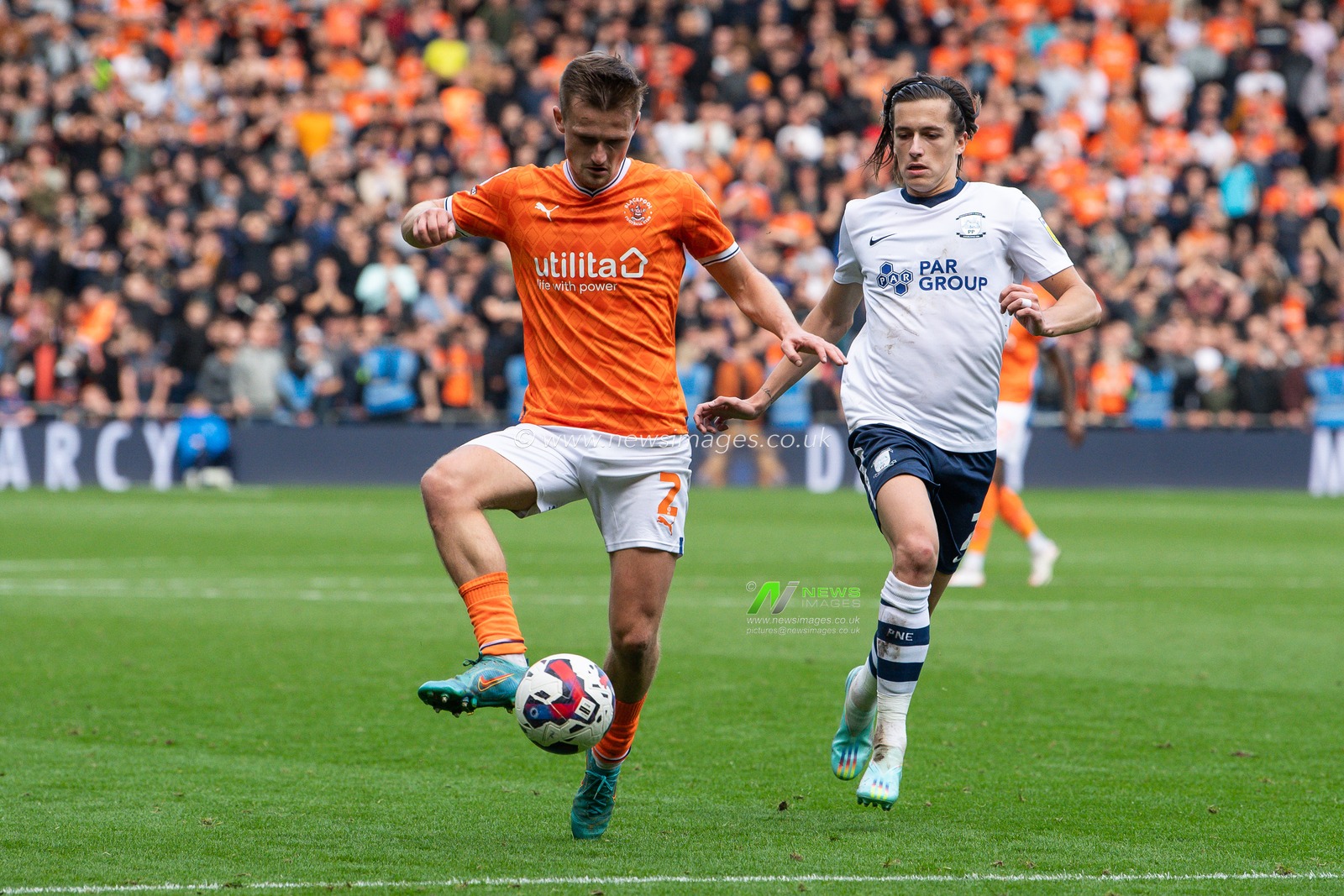 Callum Connolly #2 of Blackpool controls the ball during the Sky Bet Championship match Blackpool vs Preston North End at Bloomfield Road, Blackpool, United Kingdom, 22nd October 2022

(Photo by Craig Thomas/News Images)