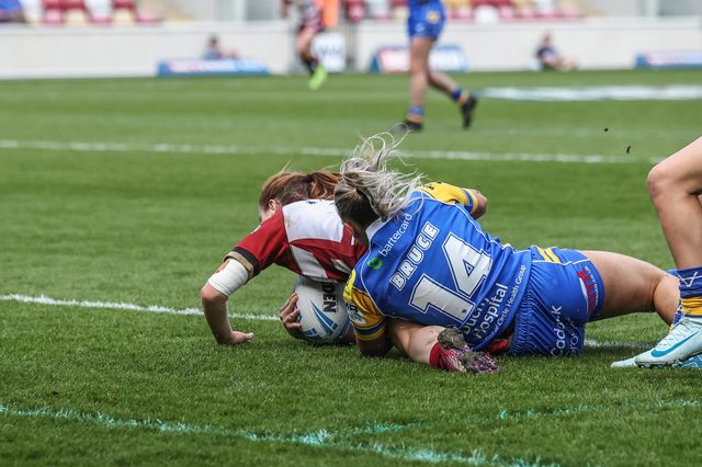 Grace Banks of Wigan Warriors goes over for a try during the Betfred Women's Challenge Cup Cup Semi-final match Leeds Rhinos vs Wigan Warriors at LNER Community Stadium, York, United Kingdom, 10th May 2025

(Photo by Alfie Cosgrove/News Images)