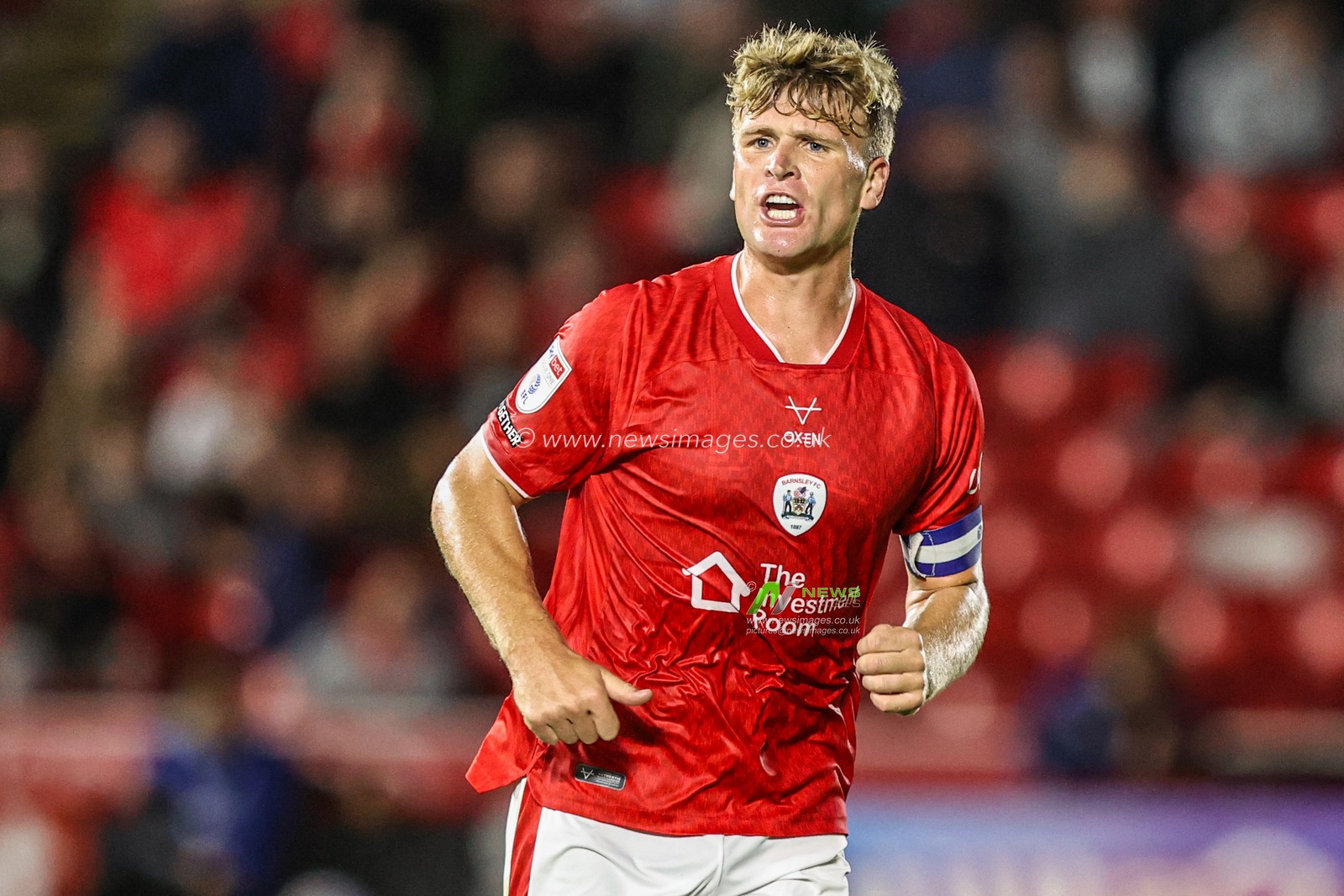 Cameron McGeehan of Barnsley during the Sky Bet League One match Barnsley vs Blackpool at Oakwell, Barnsley, United Kingdom on 02 September 2026

(Photo by Alfie Cosgrove/News Images)