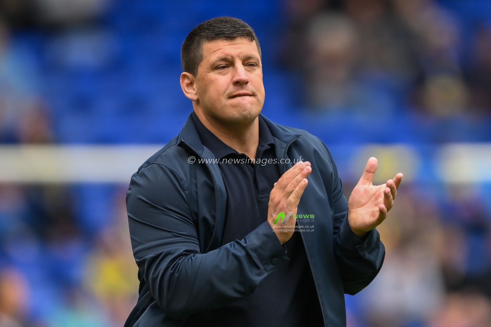 Matt Peet Head Coach of Wigan Warriors applauds the fans ahead of the Betfred Super League Round 13 match Warrington Wolves vs Wigan Warriors at Halliwell Jones Stadium, Warrington, United Kingdom, 1st June 2024

(Photo by Craig Thomas/News Images)