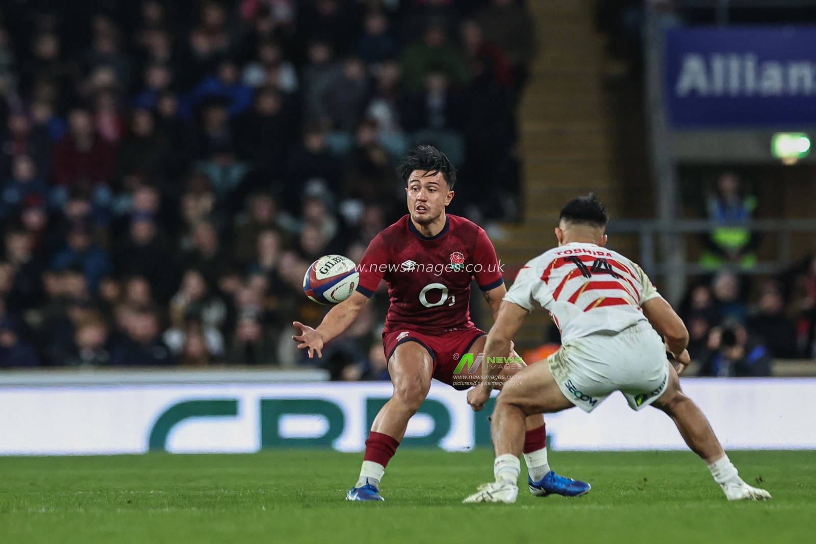 Marcus Smith of England collects the ball during the Autumn Nations Series match England vs Japan at Allianz Stadium, Twickenham, United Kingdom, 24th November 2024

(Photo by Mark Cosgrove/News Images)