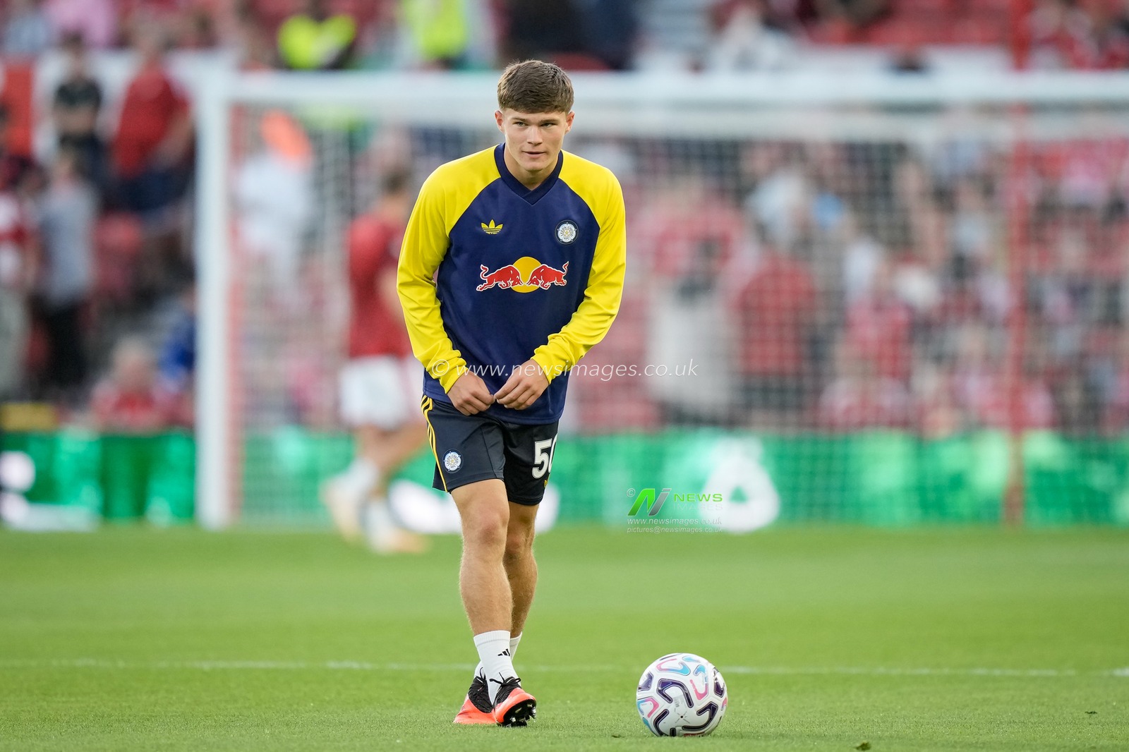 Alfie Cresswell of Leeds United in the pregame warmup session  during the Carabao Cup round 2 match Nottingham Forest vs Leeds Rhinos at City Ground, Nottingham, United Kingdom on 25 August 2026

(Photo by Maynard Manyowa/News Images)