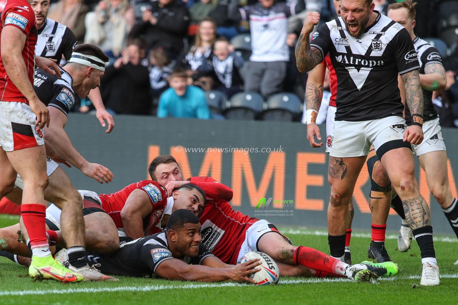 Joe Lovodua #14 of Hull FC goes over for a try