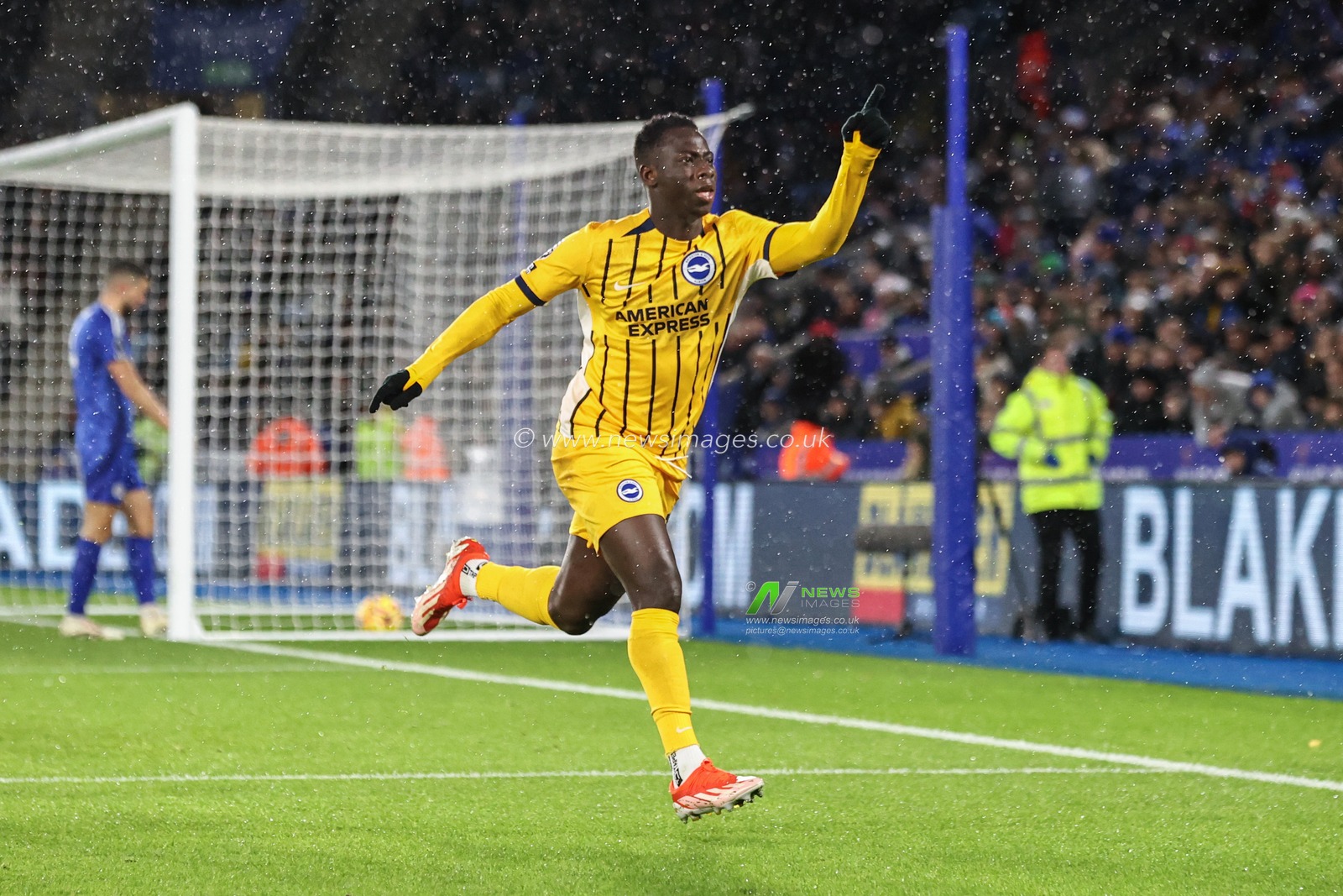 Yankuba Minteh of Brighton & Hove Albion celebrates his goal to make it 0-2 during the Premier League match Leicester City vs Brighton and Hove Albion at King Power Stadium, Leicester, United Kingdom, 8th December 2024

(Photo by Alfie Cosgrove/News Images)
