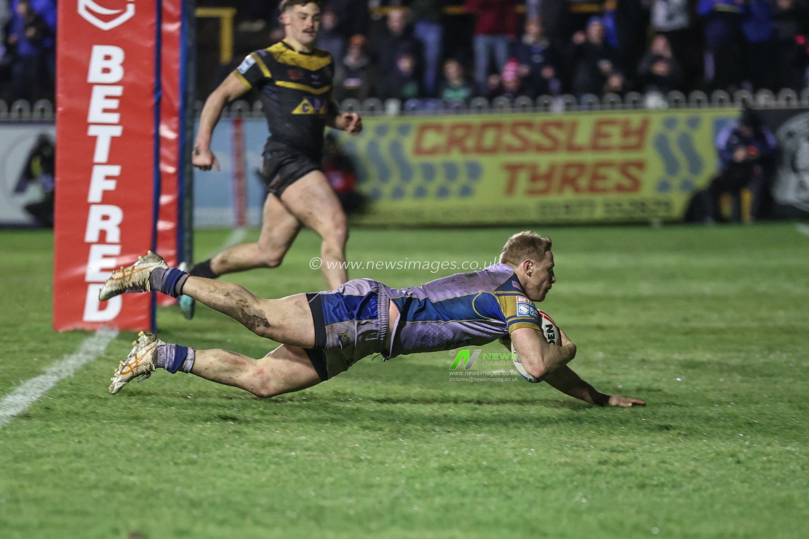 Lachlan Miller of Leeds Rhinos goes over for his second try during the Betfred Super League Round 6 match Castleford Tigers vs Leeds Rhinos at The Mend-A-Hose Jungle, Castleford, United Kingdom, 28th March 2024

(Photo by Mark Cosgrove/News Images)