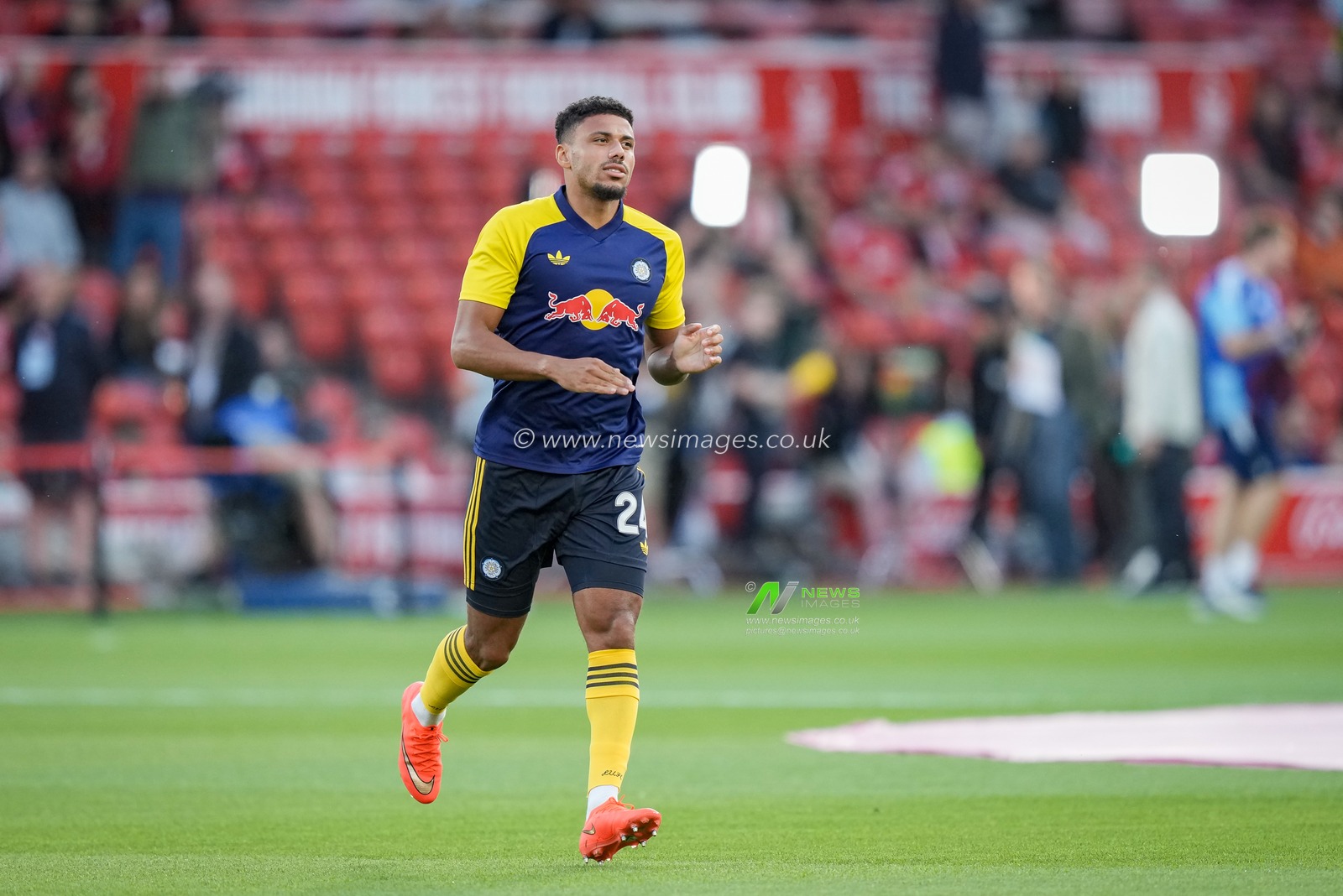 James Justin of Leeds United in the pregame warmup session  during the Carabao Cup round 2 match Nottingham Forest vs Leeds Rhinos at City Ground, Nottingham, United Kingdom on 25 August 2026

(Photo by Maynard Manyowa/News Images)